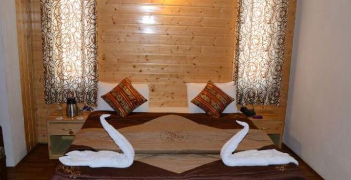 Hotel Royal Batoo Srīnagar Buitenkant foto