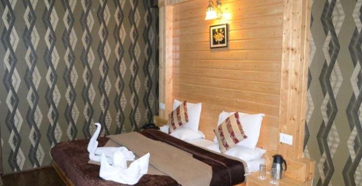 Hotel Royal Batoo Srīnagar Buitenkant foto