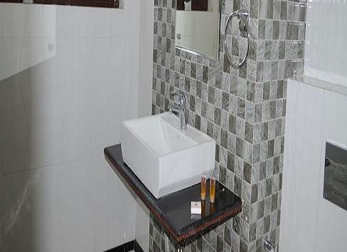 Hotel Royal Batoo Srīnagar Buitenkant foto